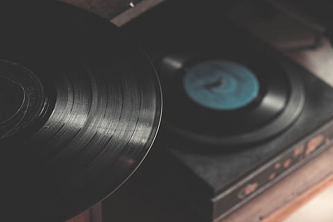black portable vinyl records, record player, music, retro, vintage HD wallpaper