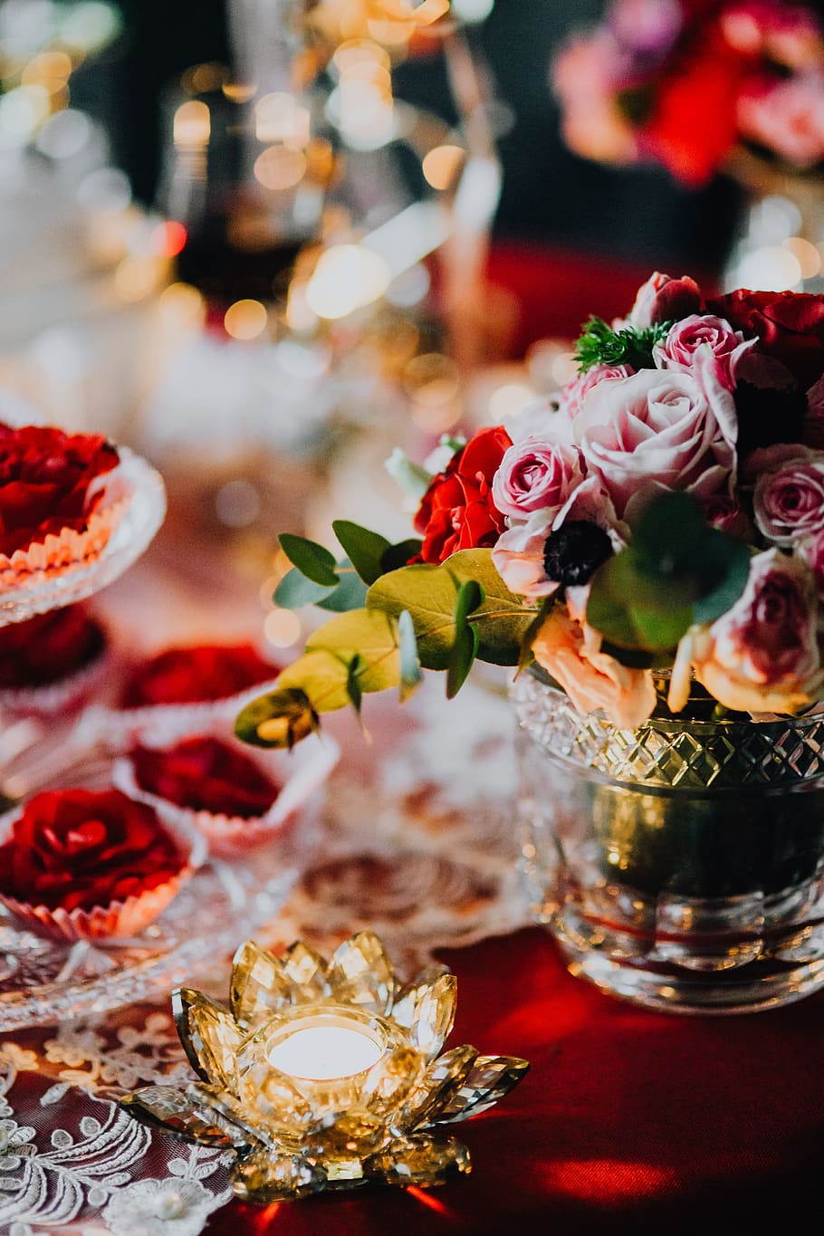 Table Decorations & Flowers for Valentine, love, romantic HD wallpaper