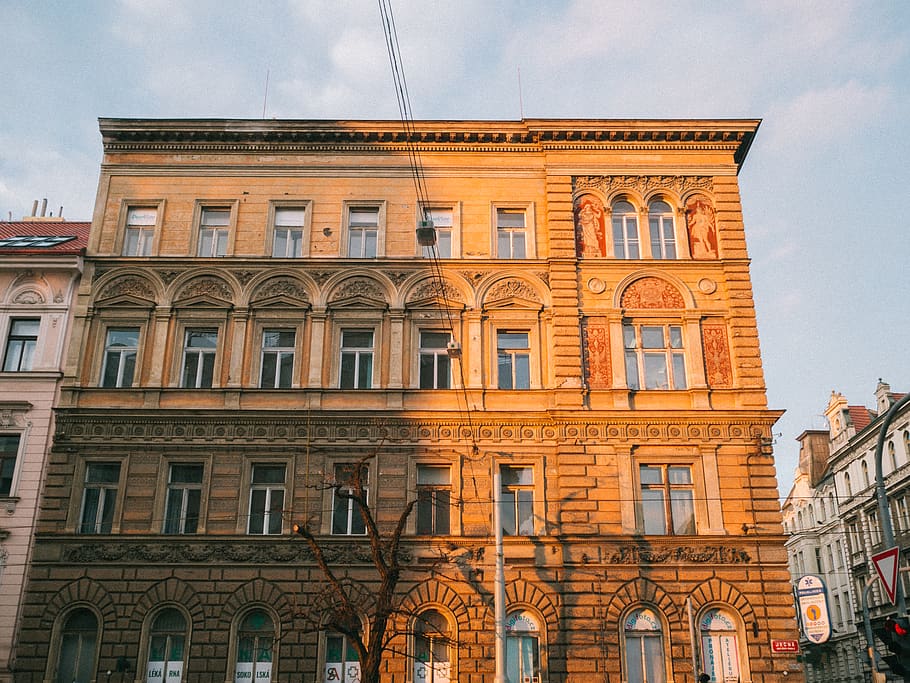 brown concrete building during daytime, town, urban, city, high rise HD wallpaper
