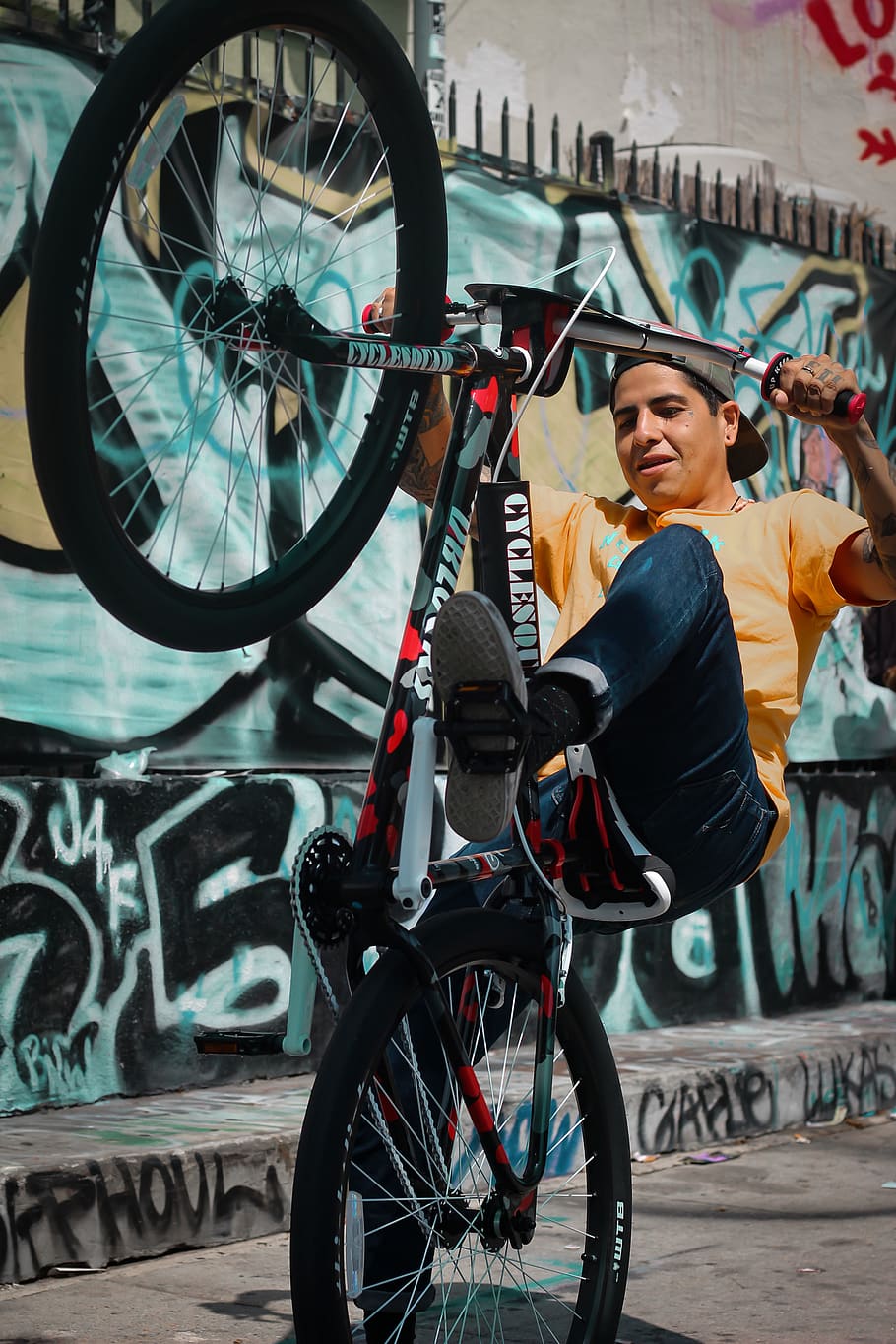 Man Riding A Bicycle, biker, bmx, cyclist, graffiti, los angeles HD wallpaper