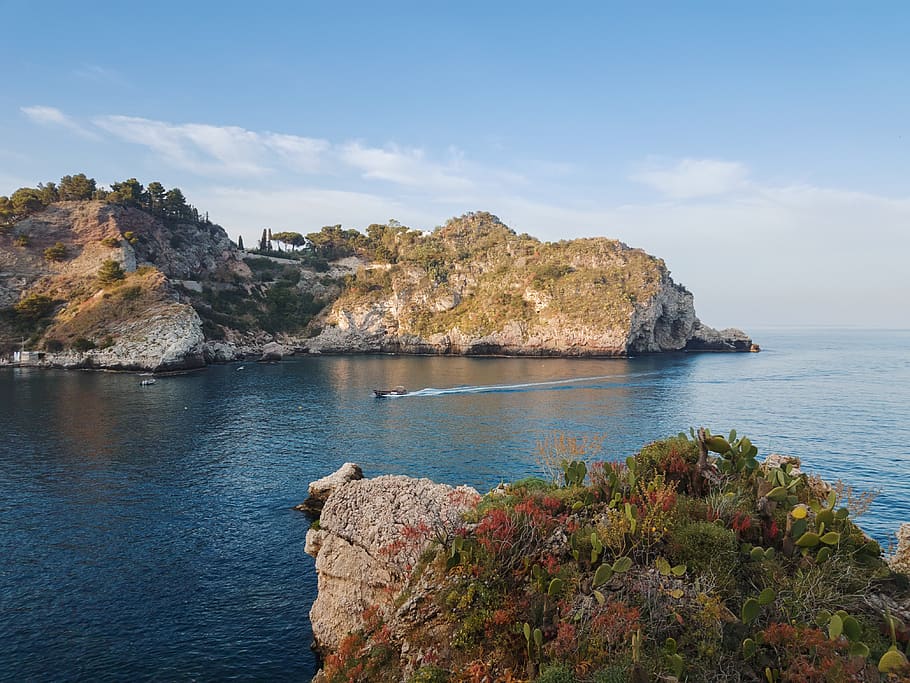 italy, isola bella, boat, sea, summer, wallpaper, isle, rocks, HD wallpaper