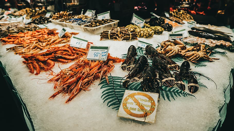 Assorted Seafood in a Market, buffet, crab, crustacean, displayed HD wallpaper