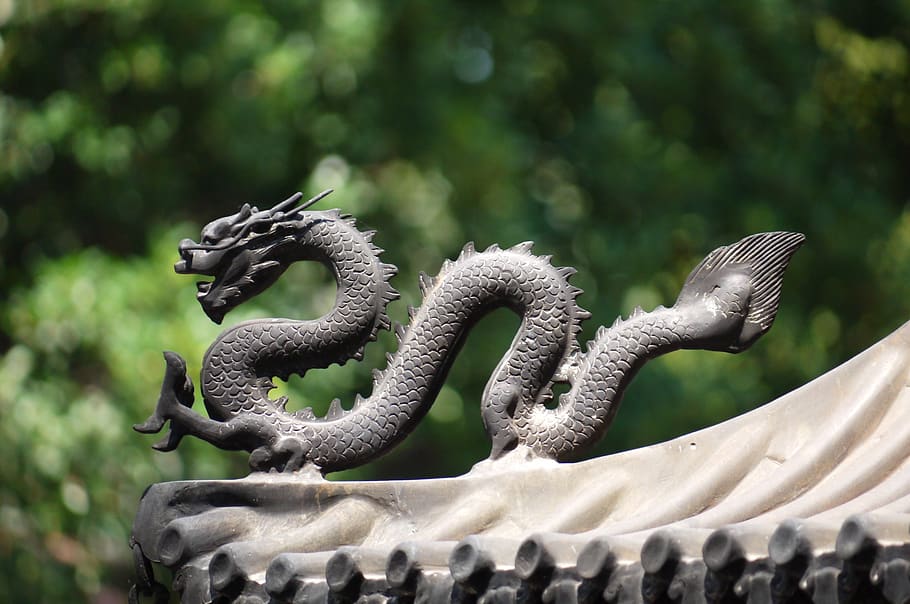 Gray Dragon Statue, daylight, green, monument, roof, sculpture HD wallpaper