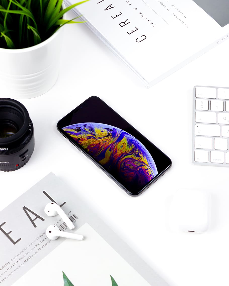 post-2018 iPhone, minimal, technology, airpod, clean, apple, office HD wallpaper