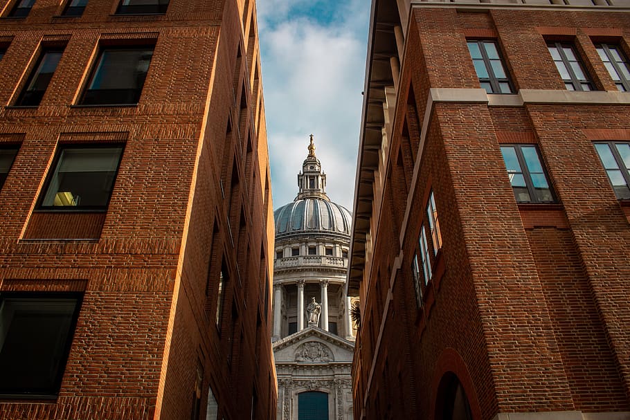 Church Between Two Buildings, architectural design, architecture HD wallpaper