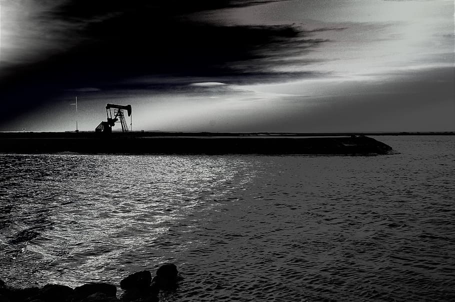 Silhouette of Island, beach, black and white, clouds, dusk, evening HD wallpaper