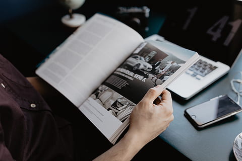 Reading a magazine, workspace, desk, time, break, entrepreneur HD wallpaper