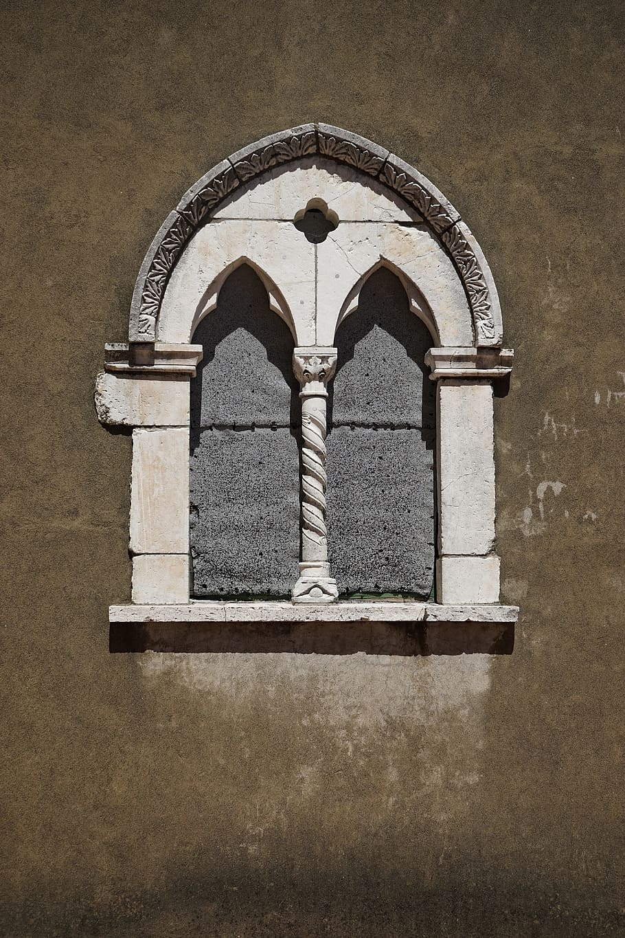 white concrete arch window, building, architecture, castle, traditional design HD wallpaper