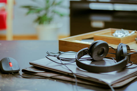 black headphones on laptop computer, electronics, headset, coffee table HD wallpaper