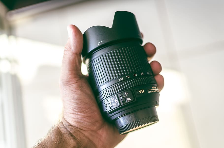 man, holding, camera, lens, photographer, photography, shoot HD wallpaper