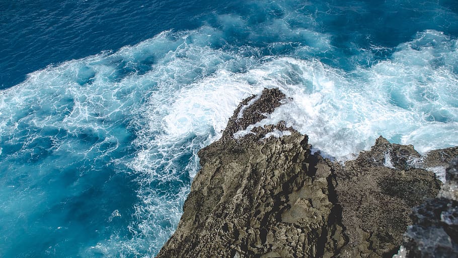 sea waves crashed on rock formation, motion, water, beauty in nature HD wallpaper