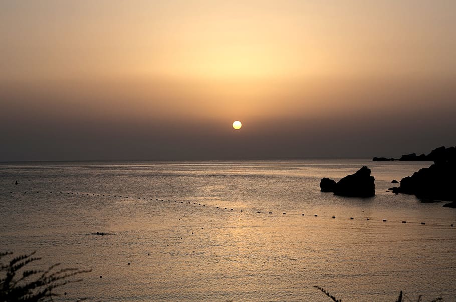 A sunset view of horizon with waves and rocks, cloud, coast, holiday HD wallpaper