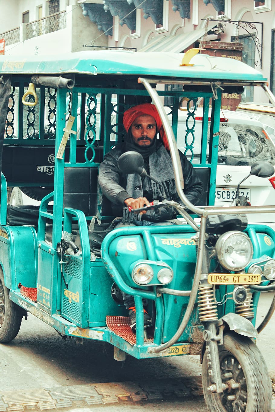 man driving auto-rickshaw during daytime, portrait, looking at camera HD wallpaper