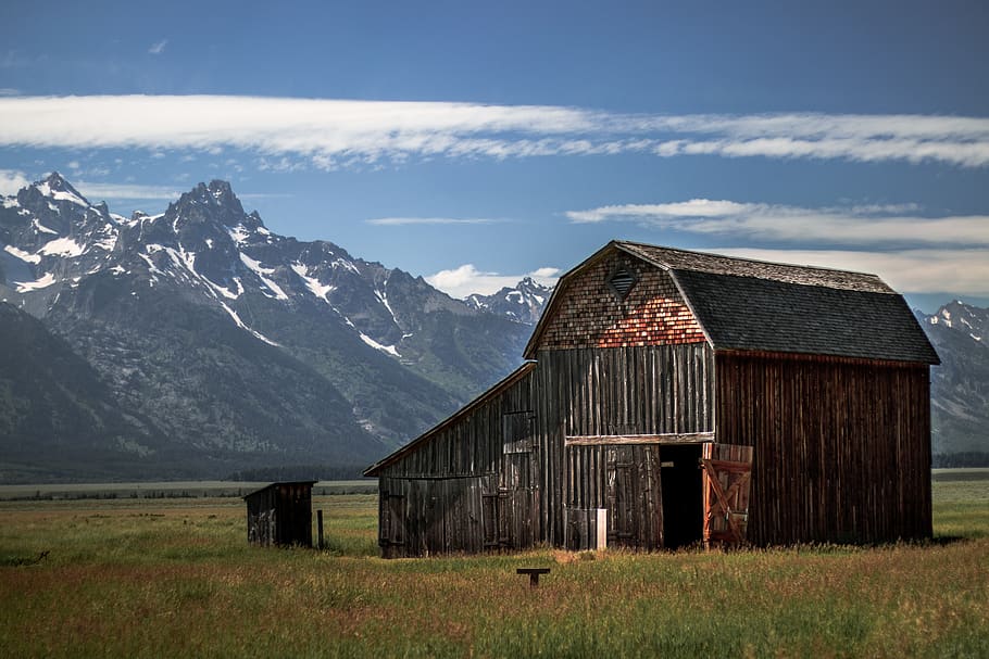 brown barn house during daytime, mountain, built structure, architecture HD wallpaper