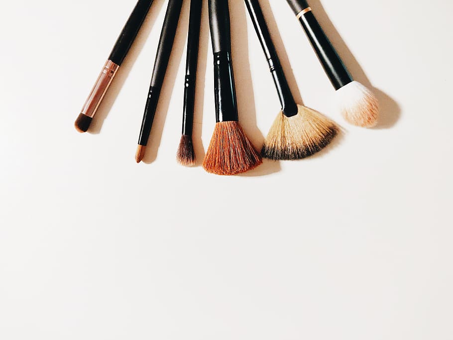HD wallpaper: Assorted Makeup Brushes, make up brushes, set, white  background | Wallpaper Flare