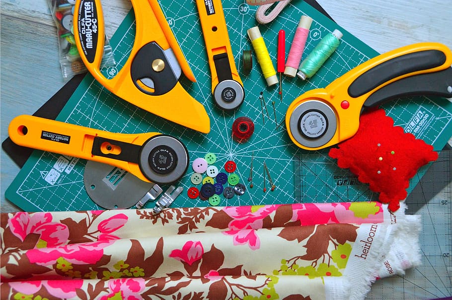 Paper Cutting Tools On Graphics Board, buttons, cutters, pins HD wallpaper