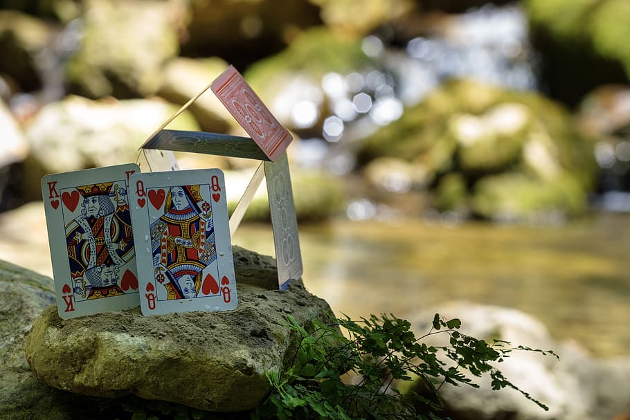 deck, figures, home, queen, king, relationship, landscape, miniature HD wallpaper