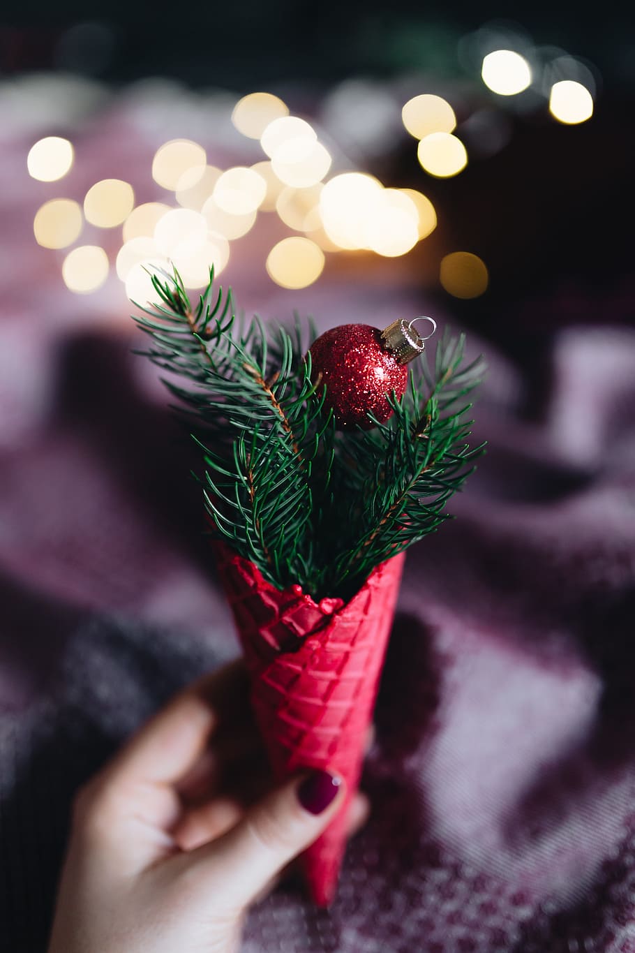 Burgundy Christmas Decorations, modern, holidays, elegant, red HD wallpaper