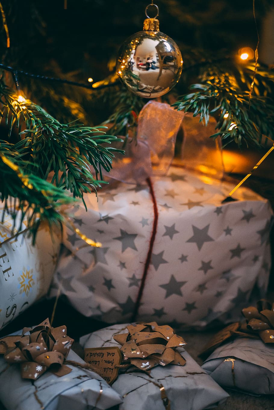 Gold, Yellow, Green, Tree, Christmas, Presents, Gifts, String HD wallpaper