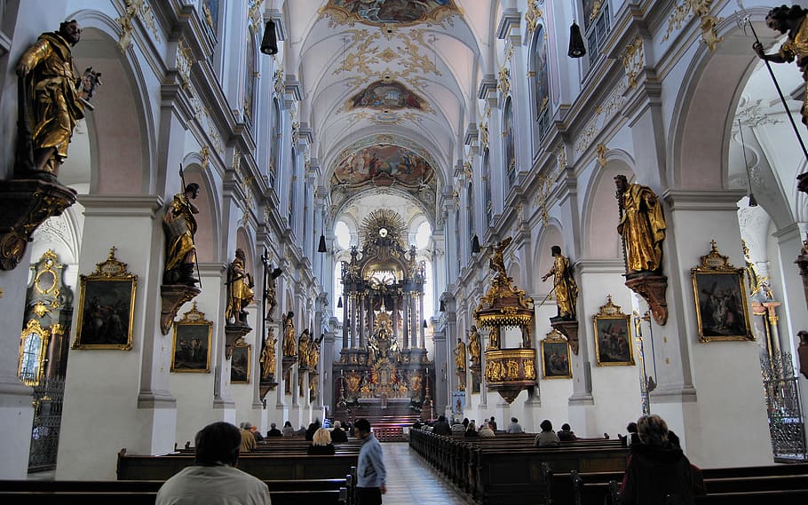 Group of People Praying Inside of the Church, aisle, altar, arches HD wallpaper