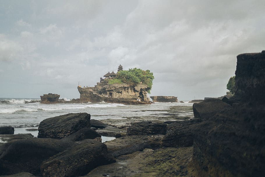 Cliff in Middle of Body of Water, bay, beach, beautiful, coast HD wallpaper