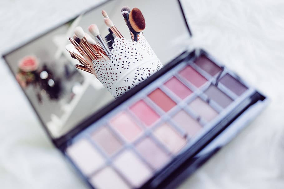 Makeup Palette With Mirror, blur, brush, close-up, colors, colours HD wallpaper