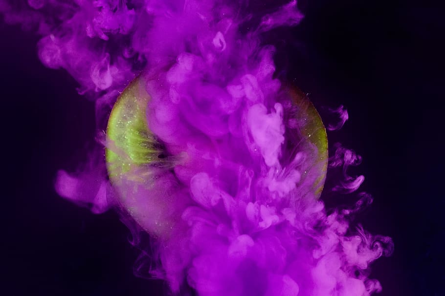 purple smoke, underwater, black background, sea, motion, studio shot HD wallpaper