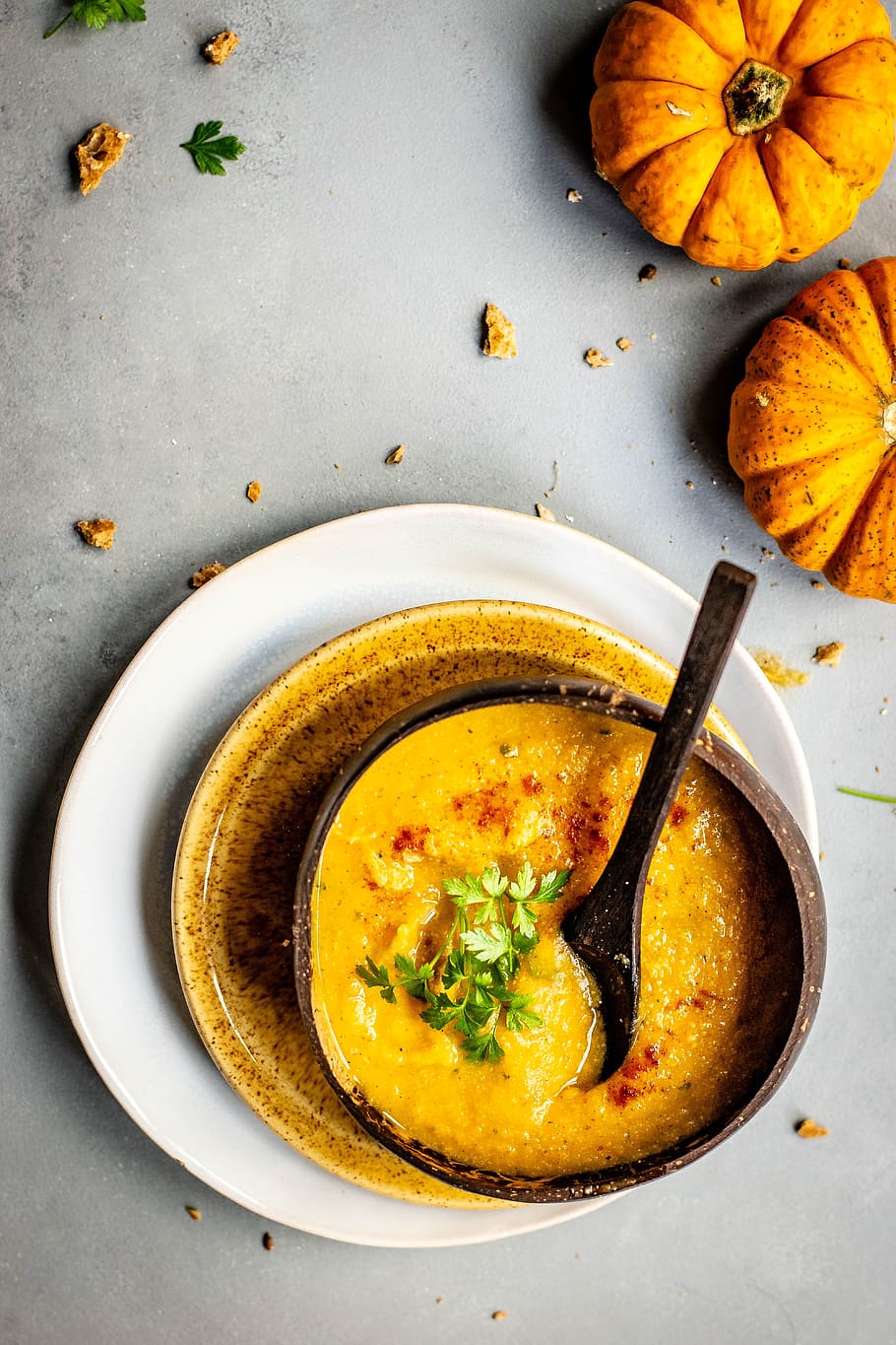 bowl of soup near two pumpkins, dinner, yummy, vegetable, winter HD wallpaper