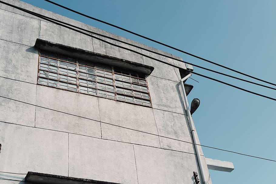 gray concrete building, office building, window, billboard, advertisement HD wallpaper