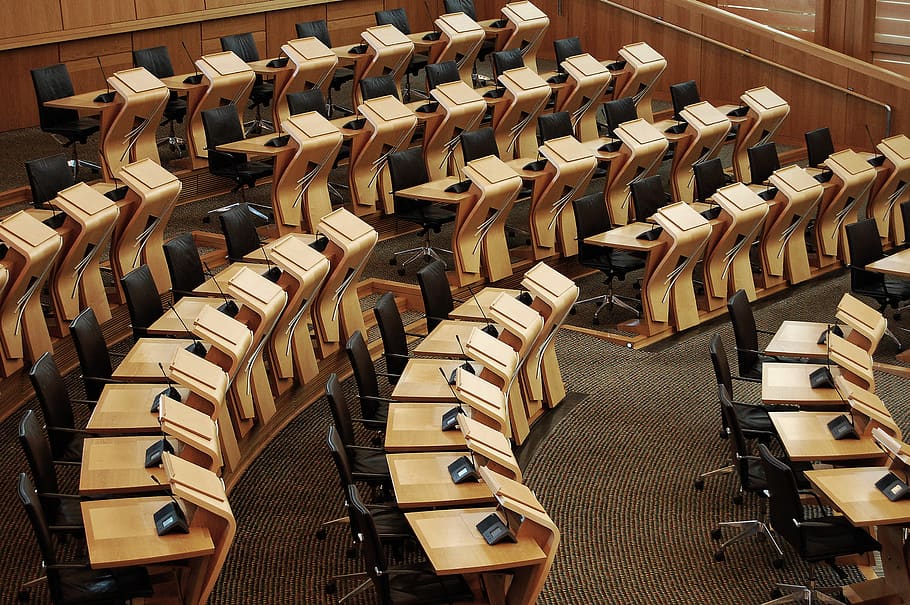 well-arranged rolling chairs and desks, in a row, indoors, large group of objects, HD wallpaper