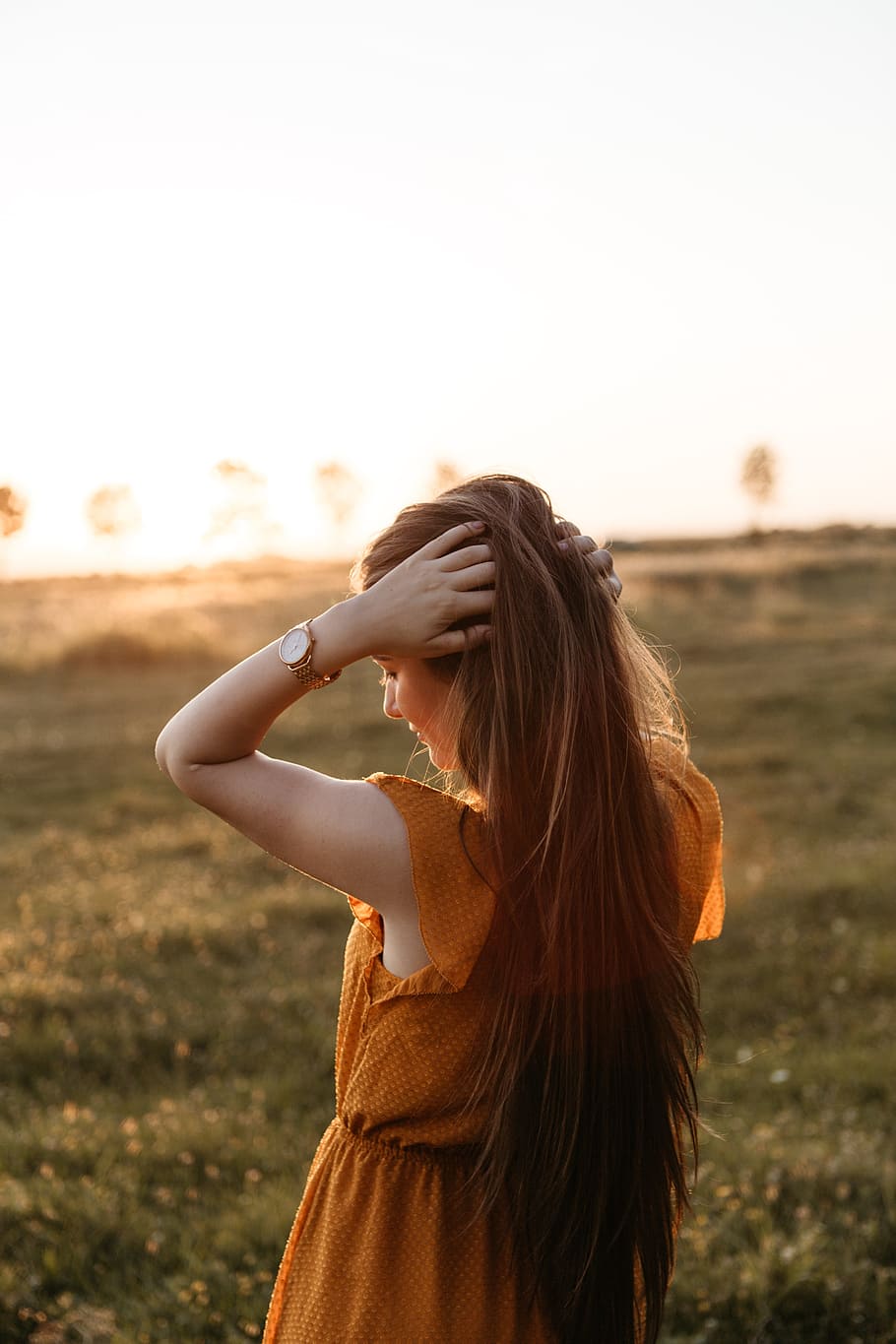 woman holding her hair, female, sunset, sunrise, glow, sunlight, HD wallpaper