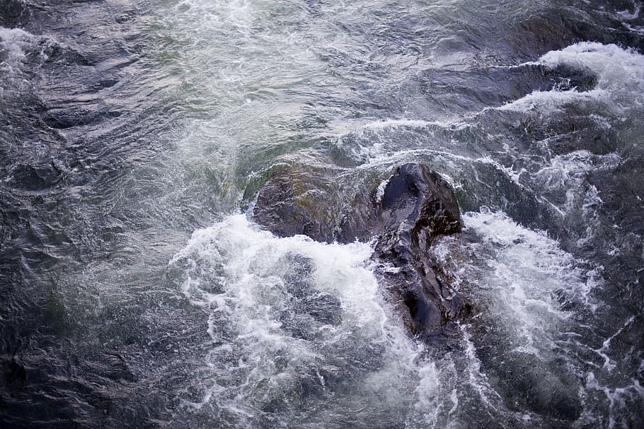 shore, rock, rocky, wave, water, storm, sea, flow, motion, beauty in nature HD wallpaper