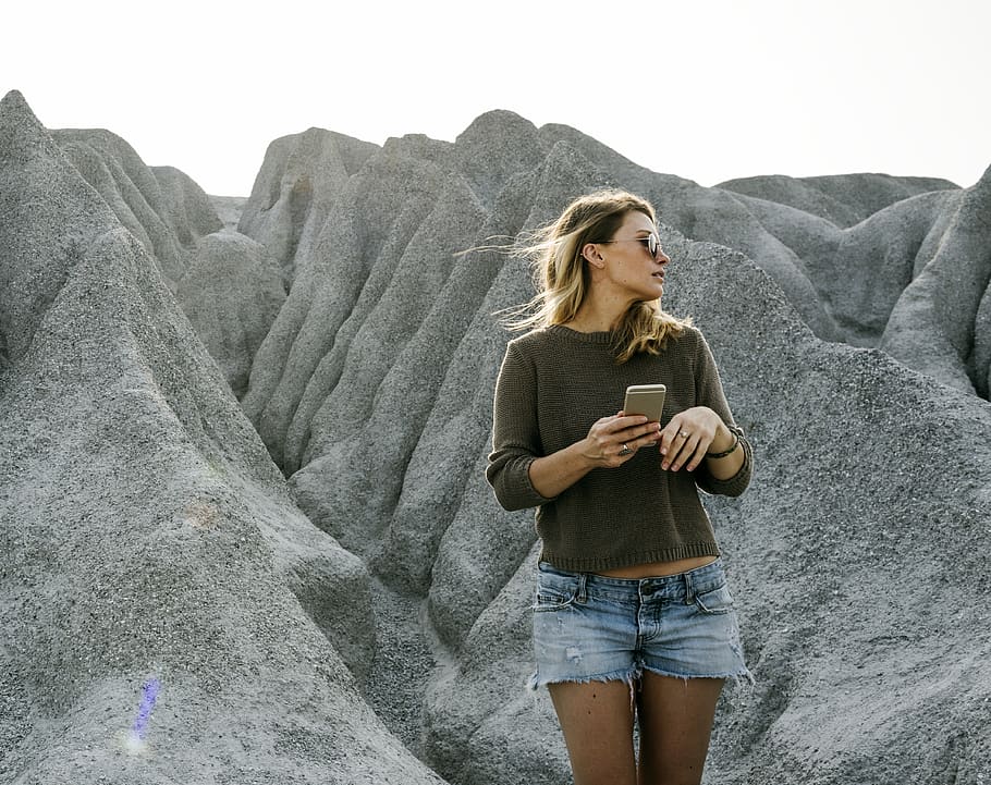 Woman Holding Smartphone, blur, casual, close-up, focus, girl HD wallpaper