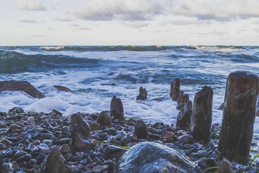 beach, waves, storm, rocks, baltic, kiel, germany, sky, clouds HD wallpaper