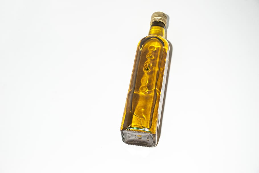 clear glass bottle, studio shot, white background, copy space HD wallpaper