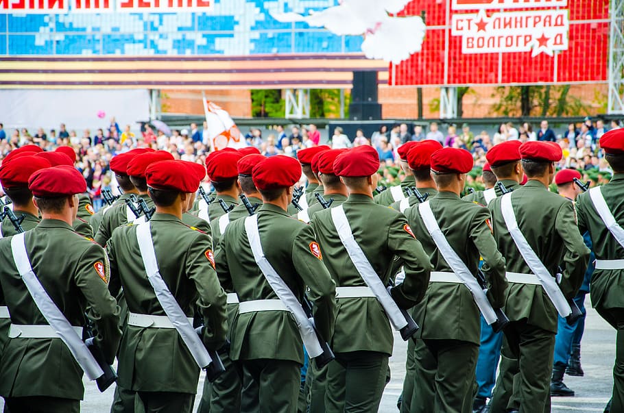 Group of Man Wearing Green Uniform Falling in Line, blur, close-up HD wallpaper