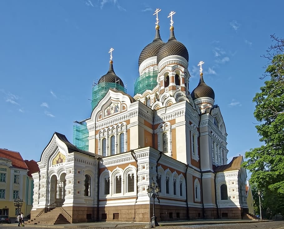 estonia, tallinn, alexander nevsky cathedral, church, couple