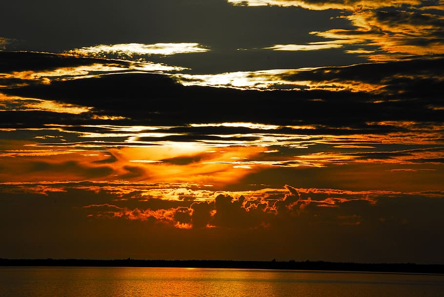 Body of Water during Golden Hours, backlit, beach, clouds, dark HD wallpaper