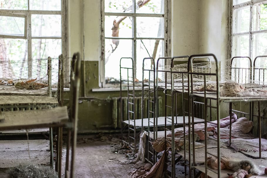 White Metal Framed Bunk Beds Inside Room, abandoned, blur, deserted HD wallpaper