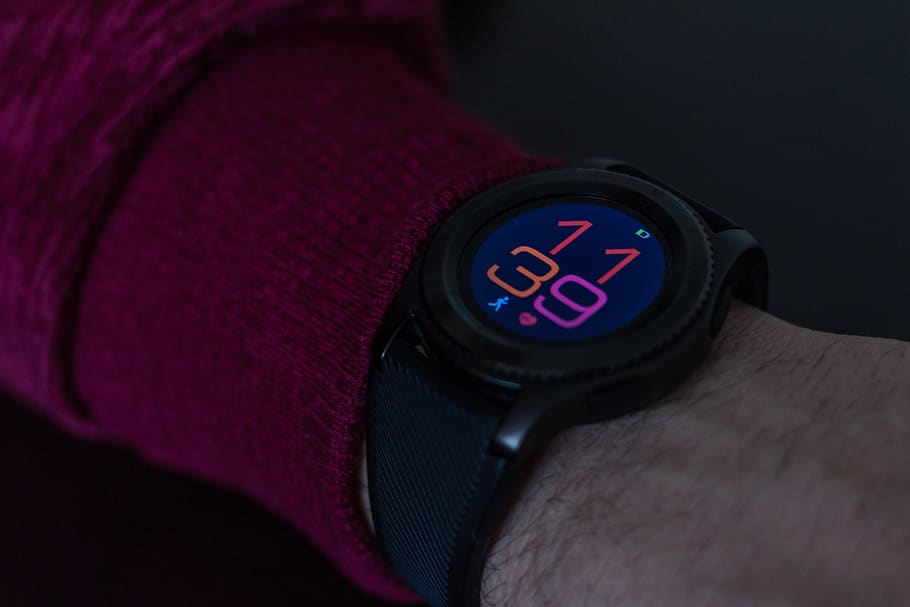 black smartwatch showing 11 39, digital watch, wrist, clock, face