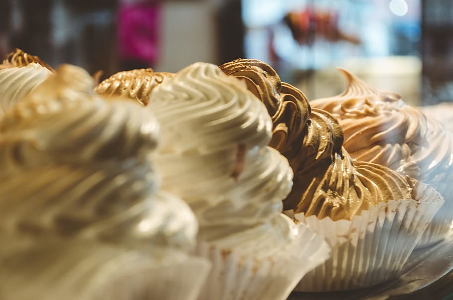 White and Brown Cupcake Lot, blur, blurred background, close -up HD wallpaper