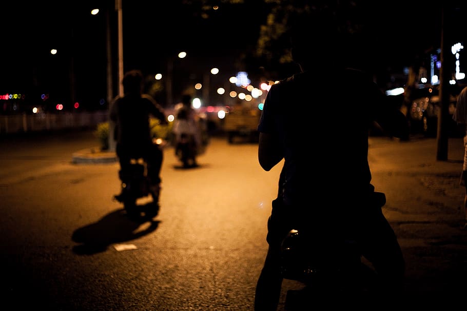 night, light, city, street, illuminated, silhouette, city life HD wallpaper