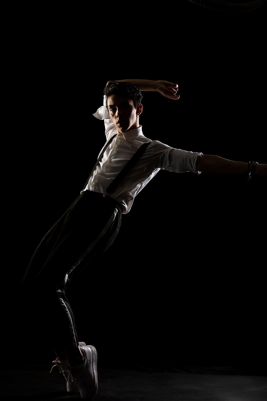 HD wallpaper: Man Dancing in Dark Area, agility, black-and-white,  contemporary dance | Wallpaper Flare