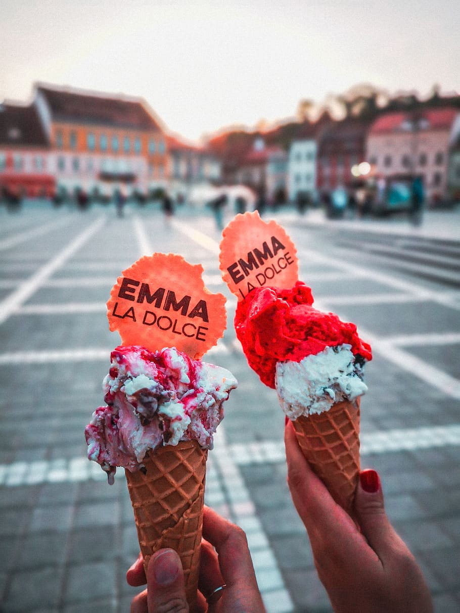 Two Emma La Dolce Ice Creams, building, city, cone, daylight HD wallpaper