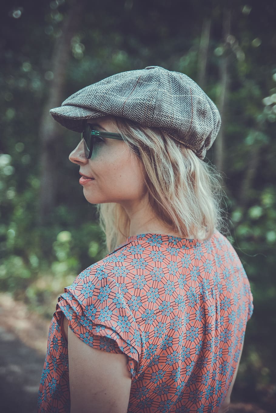 cap, portrait, krupnyj plan, model, glasses, focus on foreground HD wallpaper