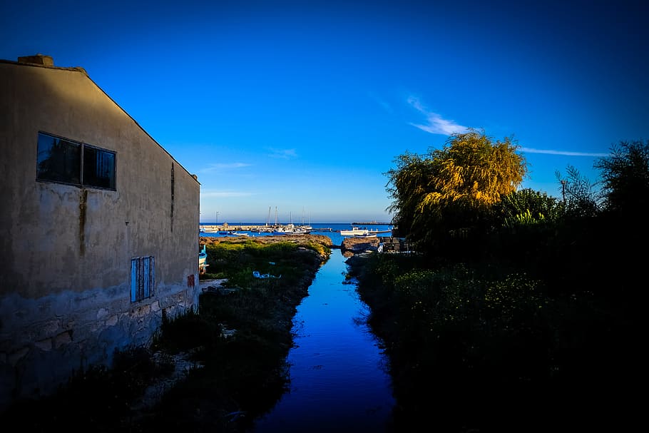 House Near Lake, architecture, beach, blue, blue sky, boats, building HD wallpaper