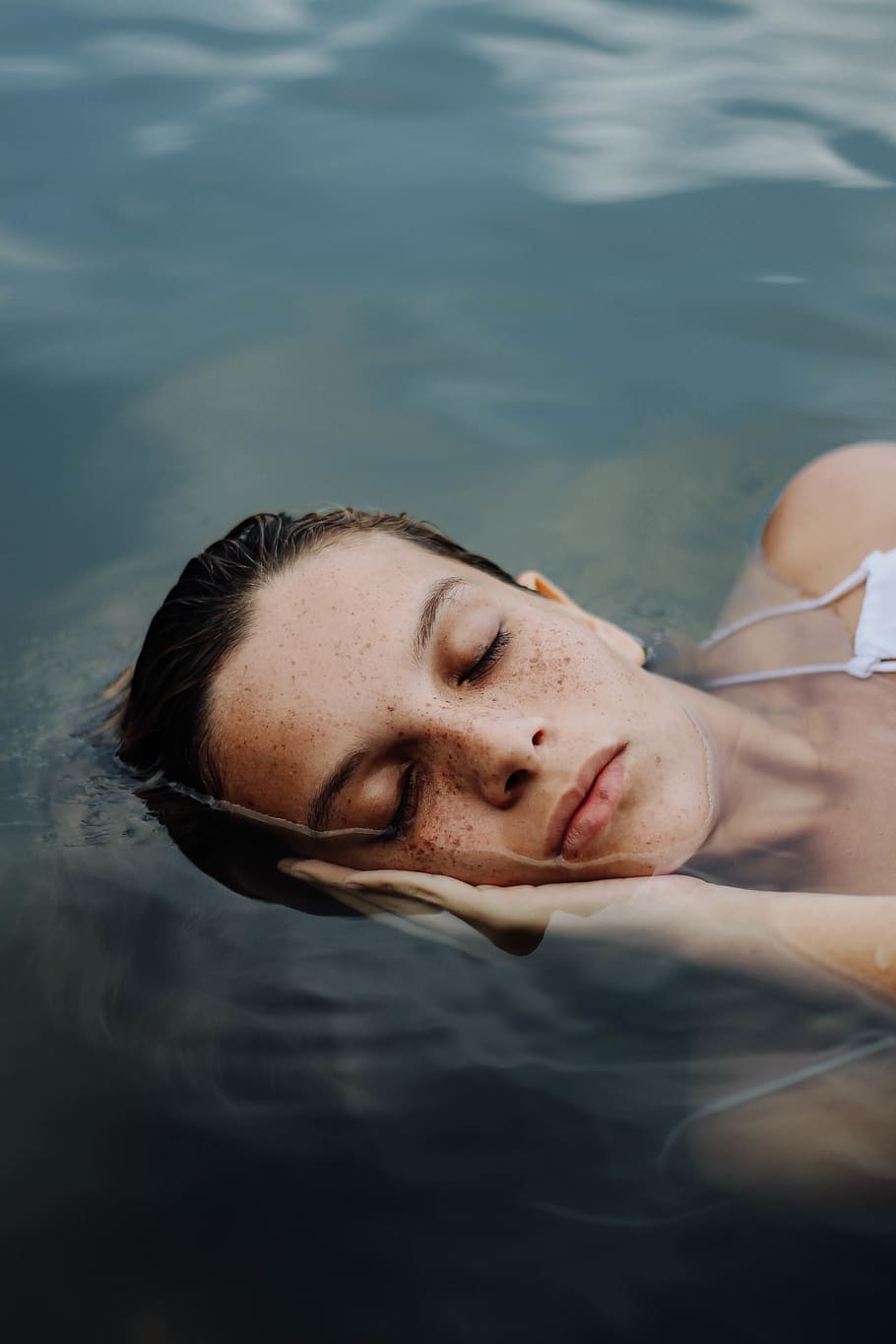 Woman On Water, beautiful, beauty, mobilechallenge, model, ocean HD wallpaper