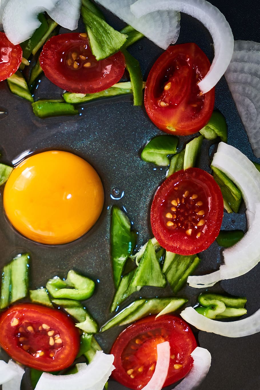 egg, vegetable, tomato, pepper, onion, yellow, red, kitchen HD wallpaper