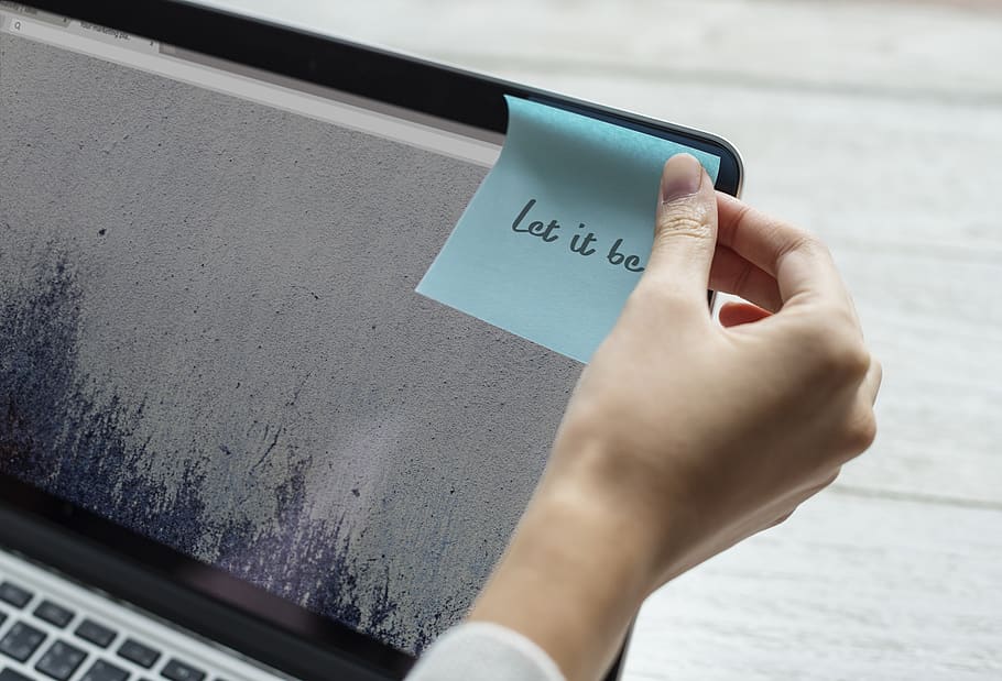 Person Holding Blue Sticky Note, device, digital, hand, human hand HD wallpaper