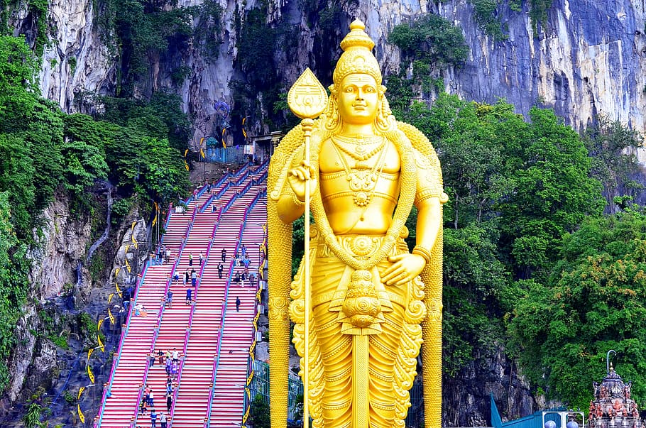 Batu Caves in Kuala Lumpur golden Buddha statue during daytime, HD wallpaper
